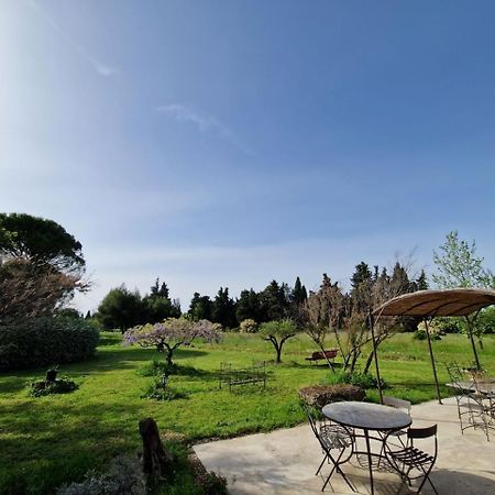 Bed and Breakfast Ancien Mas Du Moulin Eygalières Exterior foto