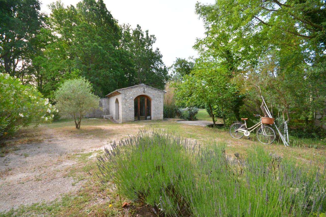 Bed and Breakfast Ancien Mas Du Moulin Eygalières Exterior foto