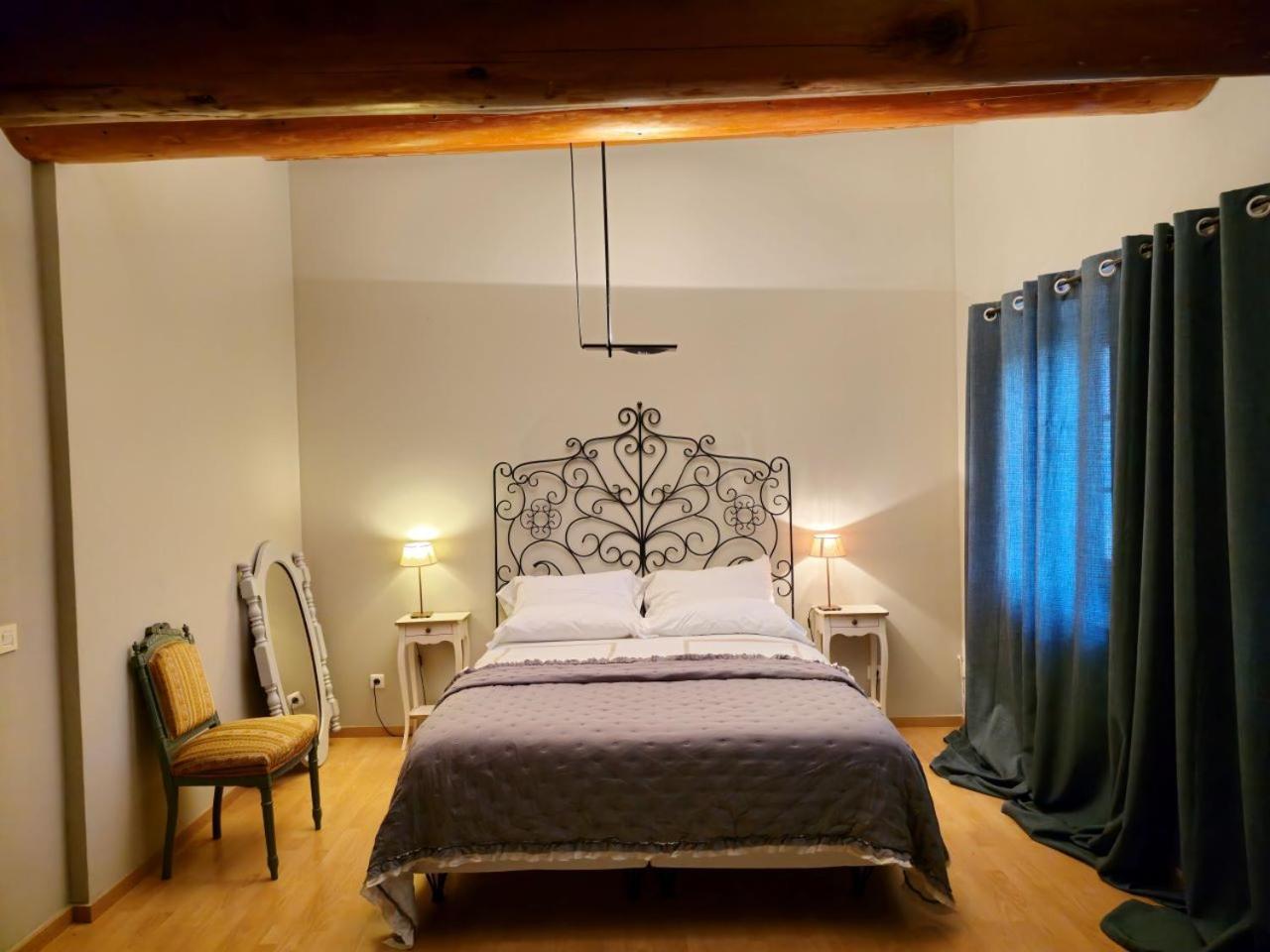Bed and Breakfast Ancien Mas Du Moulin Eygalières Exterior foto